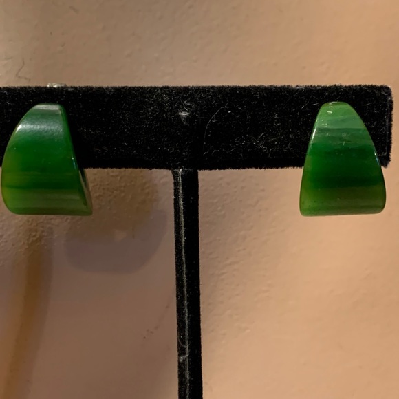 50’s VINTAGE GREEN BAKELITE  HOOP CLIP ON EARRINGS - Picture 4 of 11